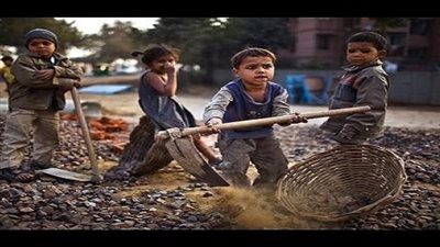 أطفال في مرمى المهن الخطرة.. لماذا لا يُطبق القانون بحزم على انتهاكات سوق العمل؟