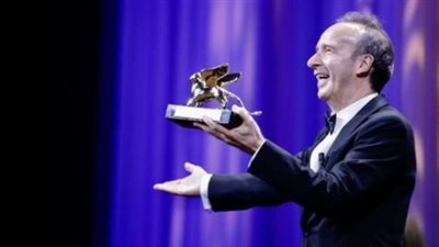  فينيسيا السينمائي الدولي يُكرّم روبيرتو بينيني ويمنحه الأسد الذهبي