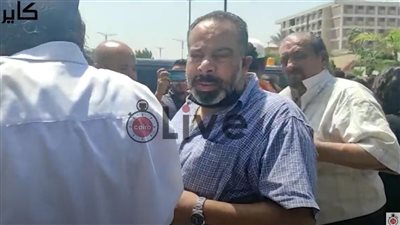 الفنان أحمد الحلواني يشارك في جنازة ماهر سليم ويقدم واجب العزاء لأسرته 