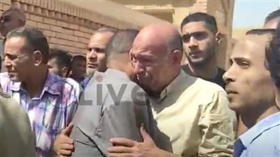 انهيار شقيق الفنان ماهر سليم عقِب دفنه بمقابر العائلة