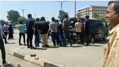 وصول جثمان ماهر سليم إلى مسجد السيدة نفيسة استعدادًا لصلاة الجنازة