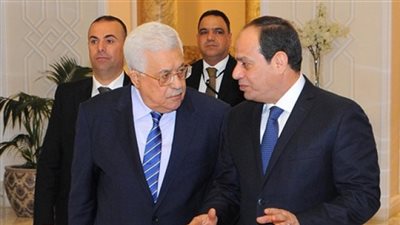الرئيس السيسي يلتقي نظيره الفلسطيني على هامش القمة العربية في البحرين