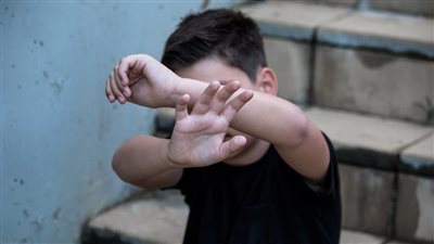 أب يتهم طليقته باختطاف ابنه بالدقهلية 