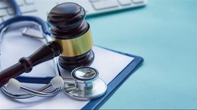 إلغاء مدة الحبس الاحتياطي للأطباء.. تفاصيل قانون المسئولية الطبية الجديد │ خاص 