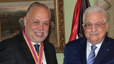 أشرف زكي يشكر رئيس فلسطين بعد منحه أعلى وسام ثقافي بالدولة