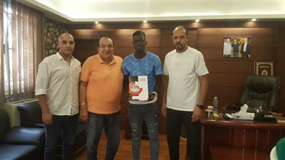 المقاولون العرب يتعاقد مع الموريتاني مامادو نياس