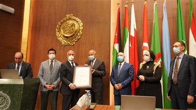 أحمد أبو الغيط يكرم رئيس الأكاديمية العربية للعلوم والتكنولوجيا ويشيد بإنجازاته