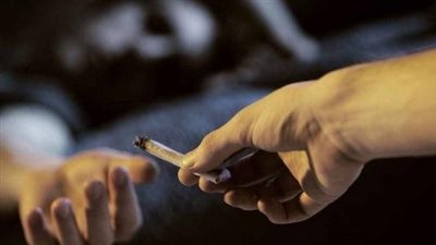 لو ابنك يتعاطى المخدرات تعمل إيه؟ مكافحة الإدمان يرد | فيديو