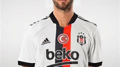 رسميًا.. بيانيتش ينتقل إلى بشكتاش التركي معارًا من برشلونة 