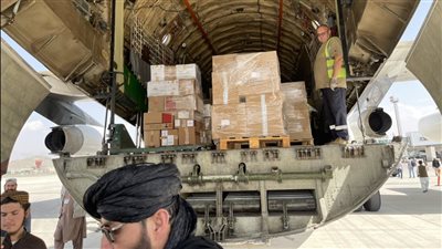 الإمارات ترسل طائرة مساعدات عاجلة لأفغانستان.. وطالبان ترحب | صور