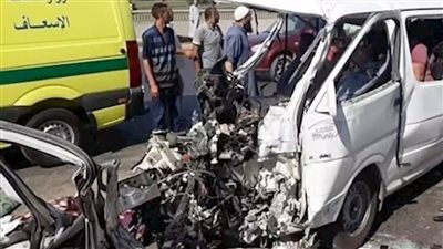 إصابة 4 أشخاص إثر تصادم سيارتين على الطريق الصحراوي في البحيرة