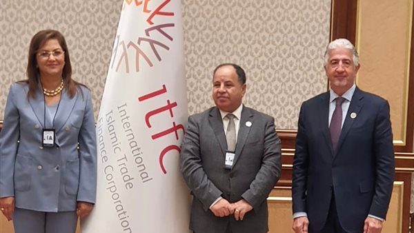 وزير المالية يجتمع