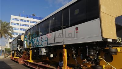 تزيين ميناء الإسكندرية.. ننشر الصور الأولى لماكينة فحص السكة وعدد من صفقات النقل