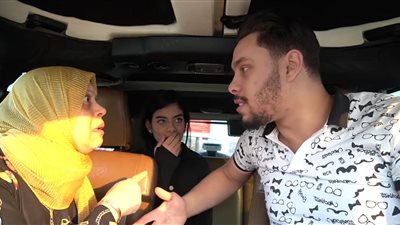 بعد فيديو الإساءة لوالدته.. حملة غضب على سوشيال ميديا ضد أحمد حسن وزوجته | صور