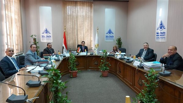 لجنة قيادات جامعة