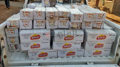 زوّر المنتج الفاسد في كراتين سليمة.. ضبط مسئول مخزن سلع غذائية غير مرخص بالأقصر