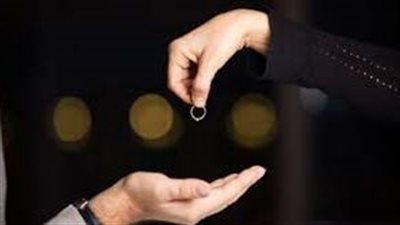 هل ترث المختلعة من زوجها.. 