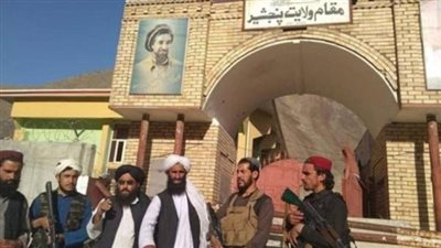  طالبان ترفع العلم في إقليم بنجشير.. والمعارضة تتعهد بالقتال | فيديو