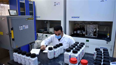 تحليل 24 ألف عينة مياه شرب في سوهاج شهريًا للتأكد من مطابقتها للمواصفات