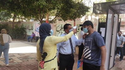  طلاب الثانوية العامة دور ثان يؤدون امتحان الرياضيات البحتة