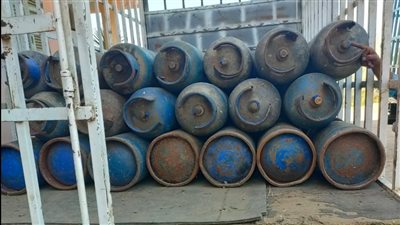 ضبط سيارة محملة بعدد 101 أسطوانة غاز مدعمة لبيعها بالسوق السوداء بالبحيرة