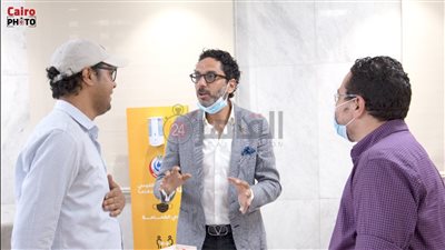 العلاج جواك.. مدير وايتي كلينك الدكتور محمد عماد يتبرع ببلازما الدم
