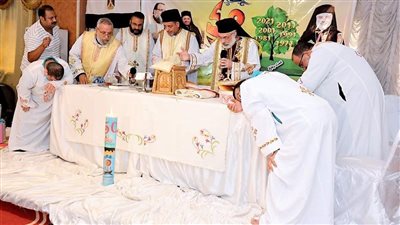 الأنبا باسيليوس يترأس قداس اليوبيل الذهبي لجماعات إيمان ونور بأسيوط