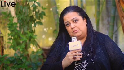 ابنة رجاء الجداوي تكشف موقفًا مؤثرًا لوالدتها مع إحدى الممرضات في مستشفى العزل