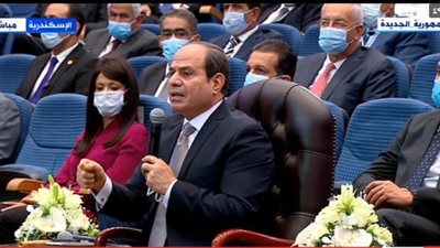 السيسي: عاوزين ميكنة كاملة للمؤسسات.. والفساد مش هيتواجه غير بكدة