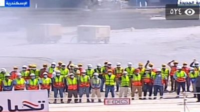 عمال ميناء الإسكندرية لـ الرئيس السيسي: تحيا مصر