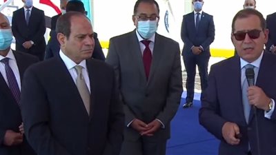 الرئيس السيسي يتفقد أعمال تطوير منطقة جونة البترول بميناء الإسكندرية