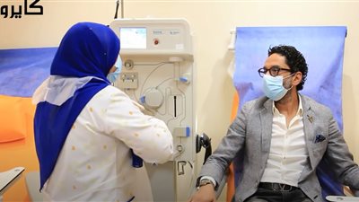 مدير وايتي كلينك أثناء تبرعه بالبلازما: مراكز التبرع تضاهي كبرى المستشفيات العالمية