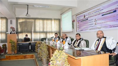 رئيس جامعة أسيوط يشارك في مناقشة ماجستير بكلية التربية الرياضية