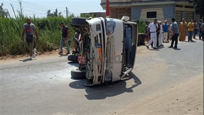 إصابة 4 أشخاص في حادث انقلاب ميكروباص بكفر الشيخ