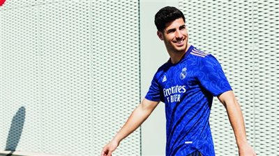 أسينسيو يرفض 3 عروض من أجل الاستمرار مع ريال مدريد