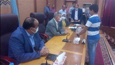 محافظ كفر الشيخ يشهد القرعة العلنية لمشروع عربات الطعام بالحديقة المركزية| صور 