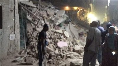 إخلاء عقار شبرا الخيمة المنهار من السكان.. ومحاولات إنقاذ لـ 3 أشخاص تحت الأنقاض