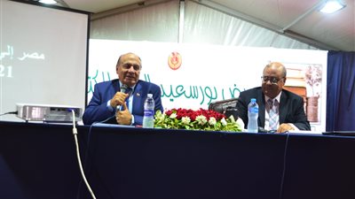 سمير فرج في لقاء مفتوح مع جمهور معرض كتاب بورسعيد