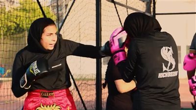 تدريب البنات على فنون رياضة المواي تاي في مصر لبناء 9 أسلحة دفاعية بالجسم