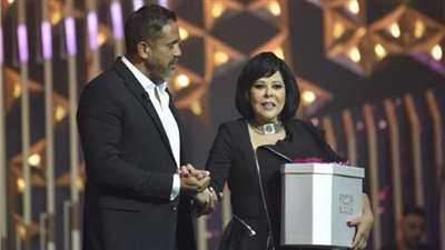 إسعاد يونس تفاجأ أمير كرارة بهدية غير متوقعة