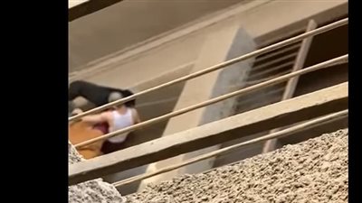 خنق وضرب بلا رحمة.. القبض على شاب عذب كلبًا بدار السلام | فيديو