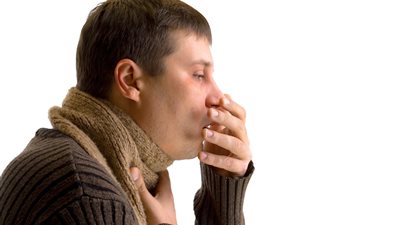 علماء يطورون تطبيقًا لتشخيص الأمراض من خلال الاستماع إلى السعال (دراسة)