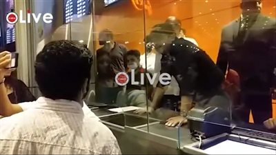 احتفال الجماهير مع محمد هنيدي بنجاح فيلم الإنس والنمس في كايرو فيستفيال 