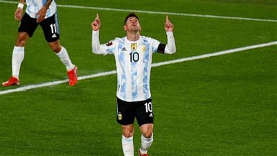 ميسي يحتفل بكوبا أمريكا مع الجماهير باكيًا: نعيش لحظات فريدة