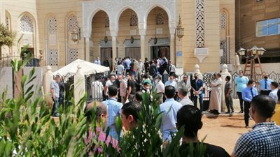 وصول جثمان محمود العربي إلى مسجده بالمنوفية استعدادًا للصلاة عليه