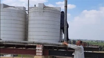 تطهير وتعقيم خزانات المدارس والمعاهد الأزهرية بكفر الشيخ