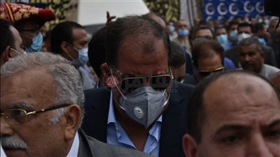 وصول النائب محمد أبو العينين ومحافظ المنوفية لتشييع جثمان محمود العربي | صور وفيديو