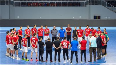 زين وكاشباريك.. يد الأهلي يدخل في مفاوضات مع الثنائي المحترف وعقبة واحدة تمنع انضمامهما