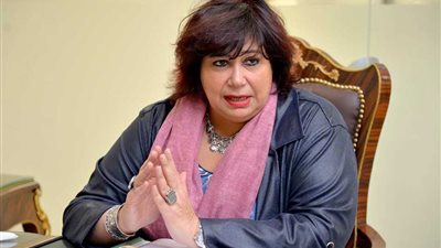 ضم الطفلة ملك وزيرة ثقافة قادرون باختلاف لفصل البيانو بمواهب الأوبرا وفرقة الشمس