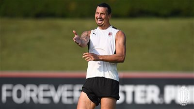 عودة إبراهيموفيتش لـ تدريبات ميلان بعد تعافيه من الإصابة